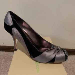 Max Studio Grey Velvet Pumps